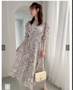 未使用★ GRL 花柄シャーリングプリーツワンピース　半袖