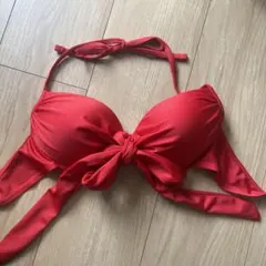 赤いリボン付き水着ブラトップ