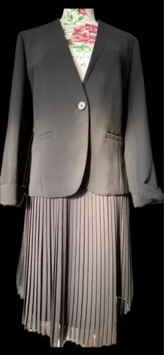 【コムサデモード】ブラックジャケットとプリーツスカート セットアップ　サイズ9