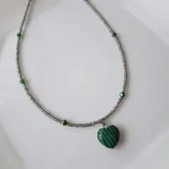 No.74　ビーズネックレス　ハンドメイド　ハートチャーム　グリーン緑ペンダント