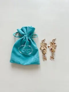【値下げしました！】LuvTiara フラワーイヤリング ゴールド