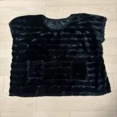 黒いファー風ノースリーブトップス