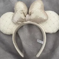 ディズニー　 ミッキー型カチューシャ アイボリー　キラキラ　白　ホワイト