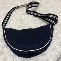 ユニクロ　 ネイビー 三日月型 ショルダーバッグ