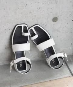 スクエアトゥ ネックベルト トング フラット サンダル 白 VIVIAN 23