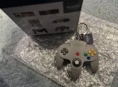 ニンテンドーミュージアム　ゲームハードキーホルダー　 1983-1999 64