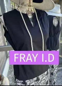 綺麗なお姉さんの　FRAY I.D スタイルアップ　ブラック　カットソーのサムネイル