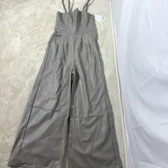 【新品タグ付】GYDA フェイクレザーロンパース アイボリー 脚長効果抜群のサムネイル
