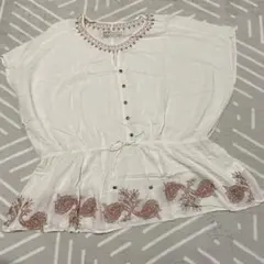 リップスター刺繍入り 半袖ブラウスのサムネイル