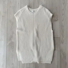 ユニクロ　アイボリー ノースリーブ セーター