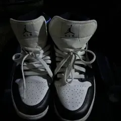ナイキエアジョーダン1 ミッド 