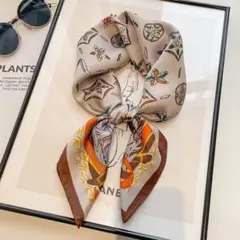 シルク風 花柄 スカーフ ベージュ サイズ；約70cmx 70cm