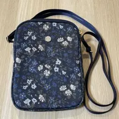 russet フォーンバッグ　リバティ花柄　ネイビーのサムネイル