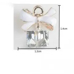 きらきらリボン可愛いチャーム　ストーン　ハンドメイド