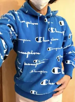 25日まで値下げ中！ チャンピオン　パーカー　総柄