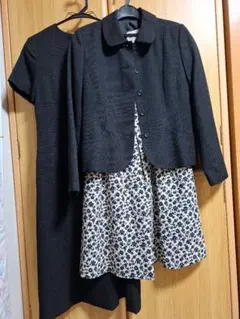セレモニースーツ 3点セット（黒ジャケット、花柄ドレス）①
