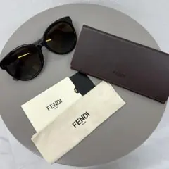 【値下げしました】FENDI サングラス ブラックのサムネイル