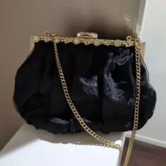 ビジュー付き黒サテンクラッチバッグ