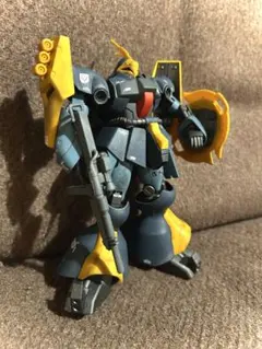 バンダイ　HG 1/144 ヤクト・ドーガ　ギュネイ・ガス 専用機　塗装済完成品のサムネイル