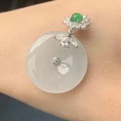 A U750 ダイヤモンド付き天然A貨冰種緑色飘花（ムーナー）本翡翠 