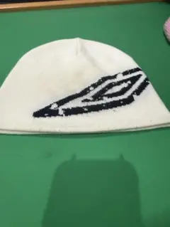 ホワイト ニットビーニー UMBRO