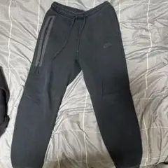 Nike ブラック テックフリースパンツ