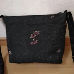 帯リメイク両面外ポケット付きポシェット(黒地に小花)20×28×6