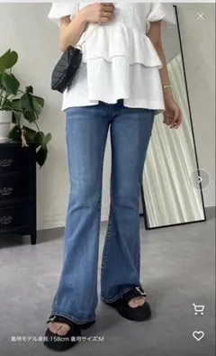 ［美脚見え］ロゴパッチフレアデニムのサムネイル