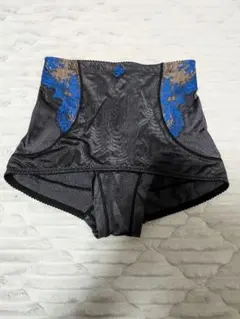 マルコ　補正下着　カーヴィシャス　ショートガードル M