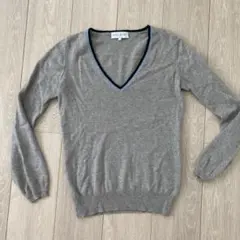 PAUL&JOE カシミヤ100% Vネックニットセーターのサムネイル