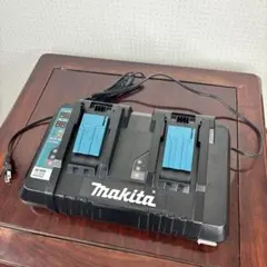 未使用に近い】Makita 充電器 二重バッテリースロット 動作確認済み 