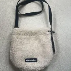 nico and ニコアンド　もこもこバッグ　ショルダーポーチ