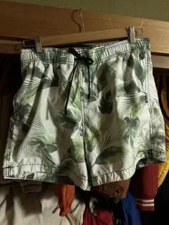 H&M 葉柄ショートパンツ ホワイト・グリーン