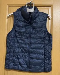 ユニクロ　ウルトラライトダウンベスト　ネイビー