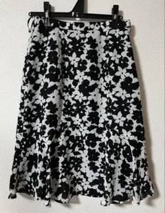 フレアスカート 白黒花柄