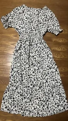 ワンピース　ホワイト　花柄　半袖　ロング　パフスリーブ　フリル　春　夏