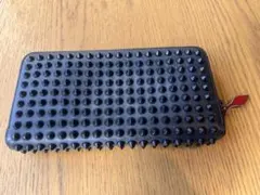 Christian Louboutin スタッズ 長財布 ラウンドファスナーのサムネイル