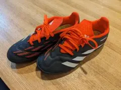 アディダス　プレデター22.5cmサッカートレーニングシューズ