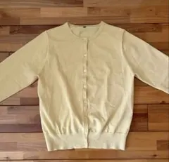 黄色カーディガン