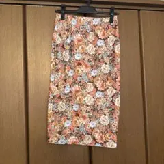 SHEIN 花柄タイトスカート Sサイズのサムネイル