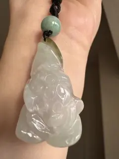 天然翡翠 氷糯種布袋様 ネックレスペンダント - メルカリ