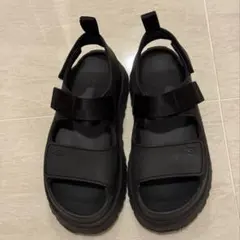 UGG ゴールデングロウ ブラック　サイズ23cmのサムネイル