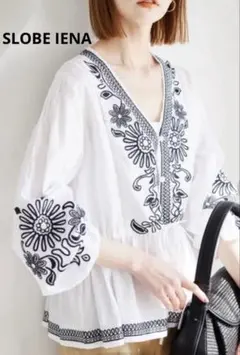 美品☆SLOBE IENAスローブイエナ フラワー刺しゅうペプラムブラウス 白のサムネイル