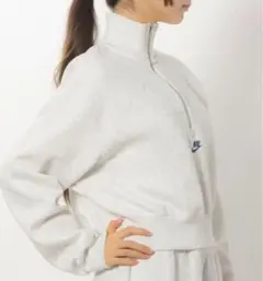 NIKE レディース　ボトルネック　スウェット　ハーフジップ　短丈 クロップド