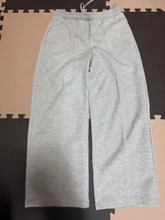 ユニクロ　スウェットストレートパンツ　グレー