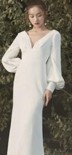 ホワイトウェディングドレス Vネック パフスリーブ11号