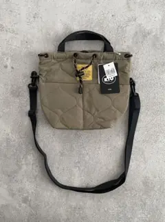 【新品】kiu キウ 2WAY 巾着ミニバッグ ショルダー付き 撥水 カーキ