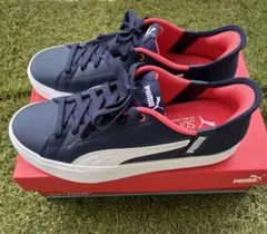 ネイビー スニーカー