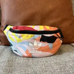 値下げ【新品未使用】adidas アディダス　ポーチバック　カラフル