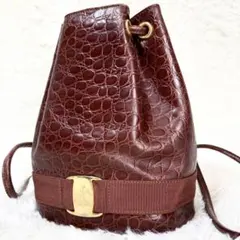SalvatoreFerragamo 型押し巾着ミニリュック ヴァラ ガンチーニのサムネイル